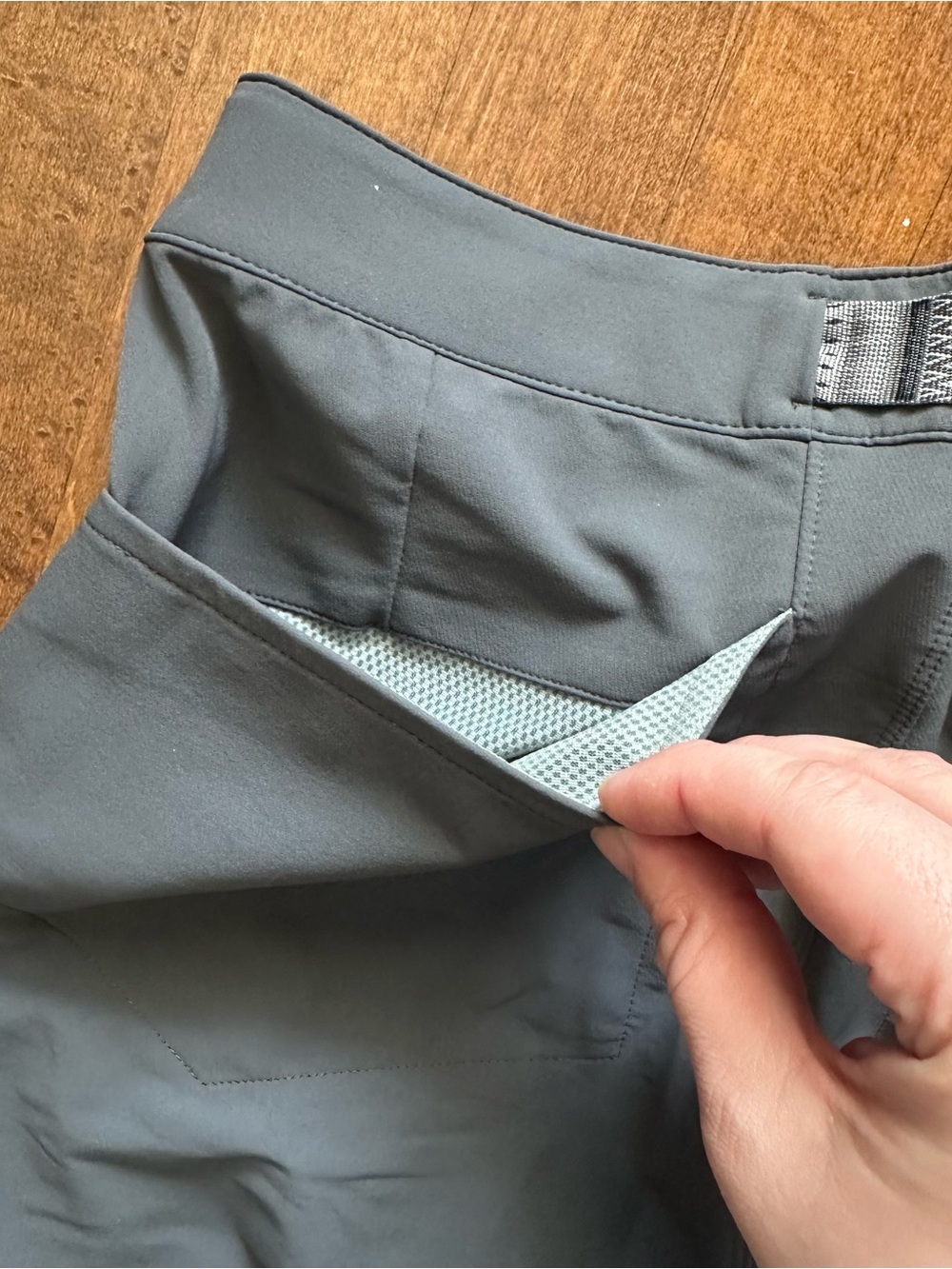 Women’s REI Co-op Semi Fitted Grey Belted Pants 8 - Picture 7 of 8